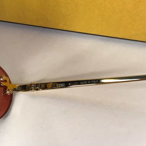 💯 - New Authentic Fendi FIRST FE 4075US 30S Oval Sunglasses - Picture 16 of 17